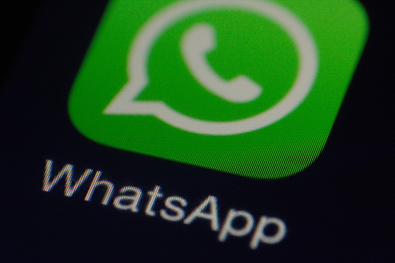 Zuckerberg announces upcoming feature allowing WhatsApp users to form groups without names.